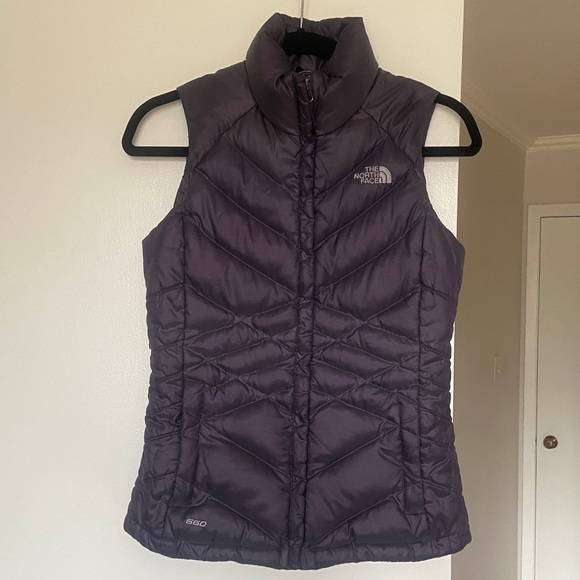 The North Face Women's light plum color Puffer Vest - Picture 14 of 17